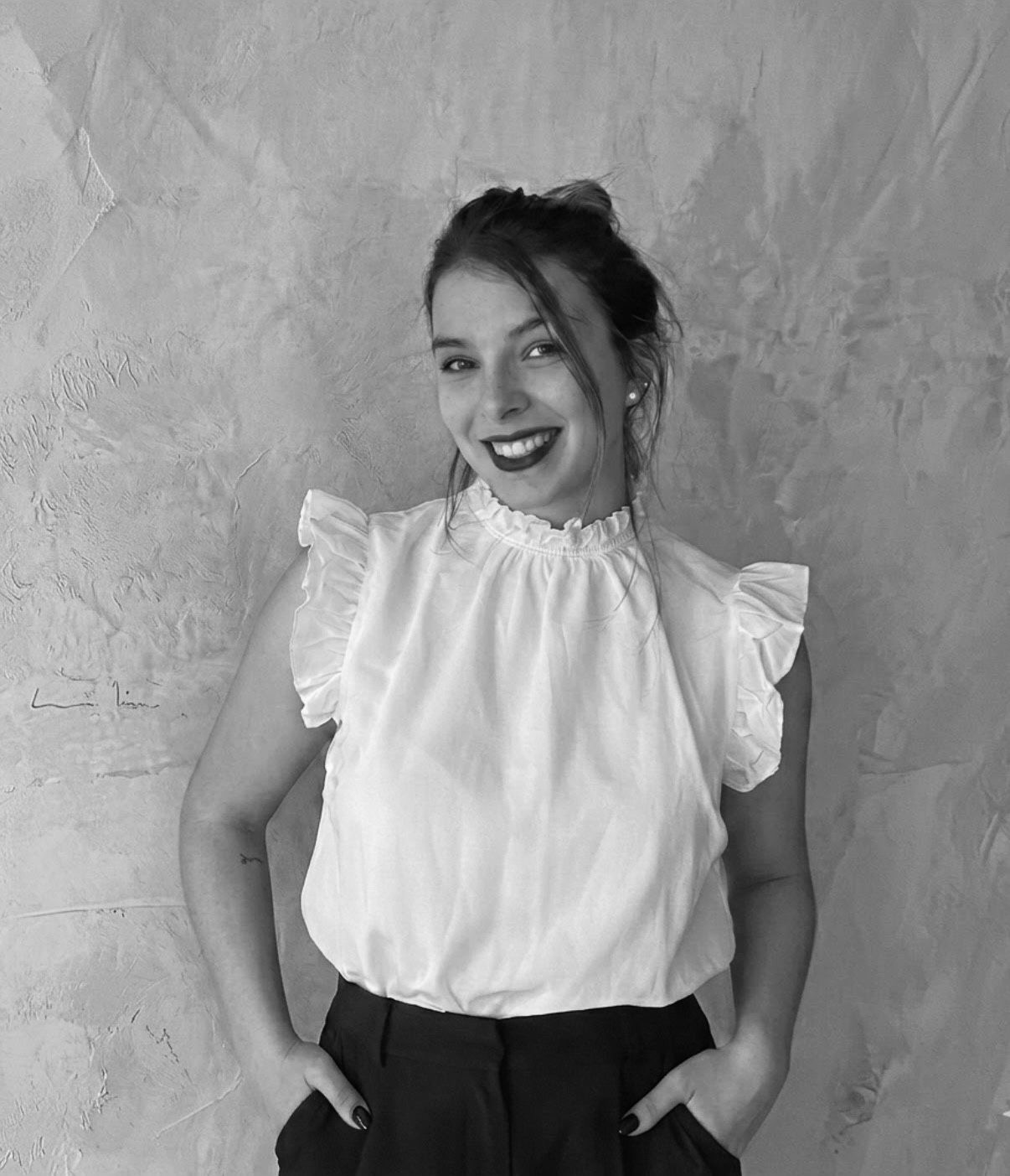 Retrato en blanco y negro de Gisela Moussa, fundadora del estudio